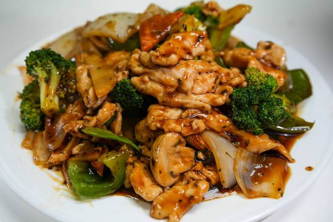 79. Thai Basil Chicken 泰式巴西里鸡肉